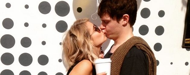 Emma Roberts und Evan Peters 2015 Emma Roberts und Evan Peters 2015