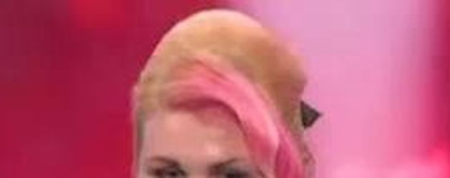 Mollige Blondine Macht Es Sich Auf Dem Boden Der Dusche Mollige Blondine Macht Es Sich Auf Dem Boden Der Dusche
