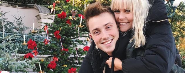 Eugen Kazakov und Dagi Bee im Disneyland Paris Eugen Kazakov und Dagi Bee im Disneyland Paris