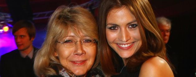 Fiona Erdmann mit ihrer Mutter im Jahr 2009 in Berlin Fiona Erdmann mit ihrer Mutter im Jahr 2009 in Berlin