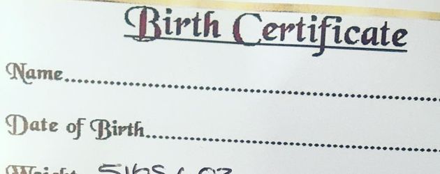 Geburtsurkunde von Courtney Stoddens Puppen-Baby Geburtsurkunde von Courtney Stoddens Puppen-Baby