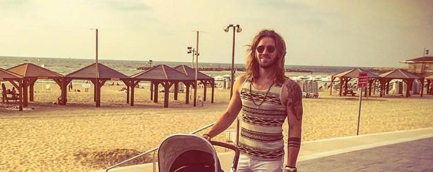 Gil Ofarim mit seinem Kind Gil Ofarim mit seinem Kind