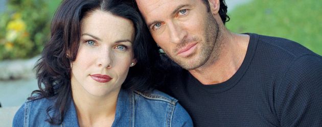 Lauren Graham und Scott Patterson in einer frühen "Gilmore Girls"-Staffel Lauren Graham und Scott Patterson in einer frühen "Gilmore Girls"-Staffel