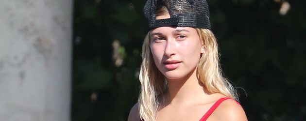 Hailey Baldwin in Miami Hailey Baldwin in Miami