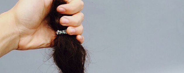 Harry Styles' abgeschnittener Zopf Harry Styles' abgeschnittener Zopf