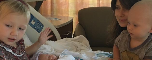 Hilaria Baldwin mit ihrem drei Kindern Carmen, Rafael und Leonardo Hilaria Baldwin mit ihrem drei Kindern Carmen, Rafael und Leonardo