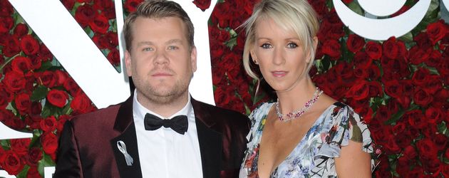 James Corden und seine Frau Julia Carey posieren bei den Tony Awards 2016 in New York James Corden und seine Frau Julia Carey posieren bei den Tony Awards 2016 in New York