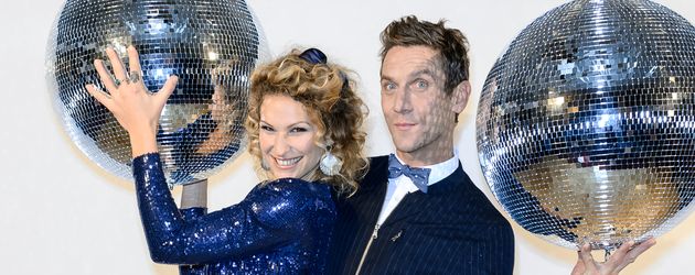Janni Hönscheid und Peer Kusmagk beim Photocall zu "Deutschland tanzt" im SoHo House in Berlin Janni Hönscheid und Peer Kusmagk beim Photocall zu "Deutschland tanzt" im SoHo House in Berlin