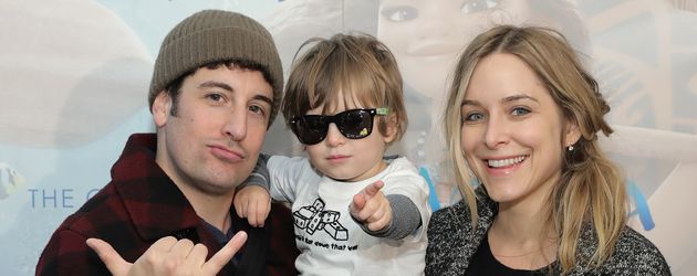 Jason Biggs mit seiner Ehefrau Jenny und dem gemeinsamen Sohn Sid Jason Biggs mit seiner Ehefrau Jenny und dem gemeinsamen Sohn Sid