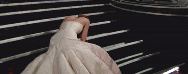 Jennifer Lawrence stolpert beim Oscar 2013 Jennifer Lawrence stolpert beim Oscar 2013