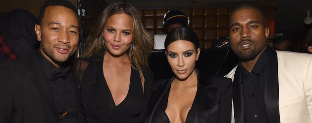 John Legend, Chrissy Teigen, Kim Kardashian und Kanye West im Januar 2015 John Legend, Chrissy Teigen, Kim Kardashian und Kanye West im Januar 2015