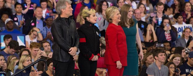 Jon Bon Jovi, Lady Gaga, Hillary Clinton und Chelsea Clinton im Wahlkampf 2016 Jon Bon Jovi, Lady Gaga, Hillary Clinton und Chelsea Clinton im Wahlkampf 2016