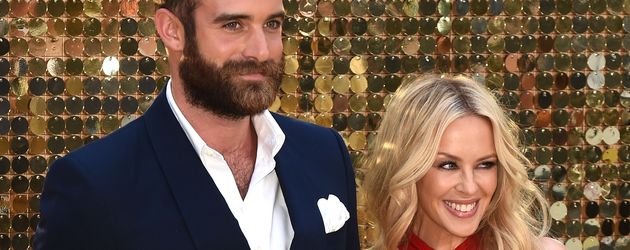 Joshua Sasse und Kylie Minogue Joshua Sasse und Kylie Minogue