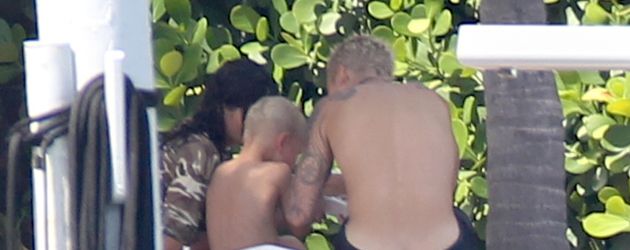 Justin Bieber, Bruder Jaxon und eine unbekannte Brünette (v.r.) in Miami Justin Bieber, Bruder Jaxon und eine unbekannte Brünette (v.r.) in Miami