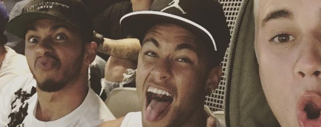 Justin Bieber bei einem Fußballspiel mit Neymar und Lewis Hamilton Justin Bieber bei einem Fußballspiel mit Neymar und Lewis Hamilton