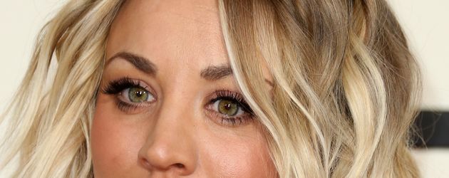 Kaley Cuoco bei der Verleihung der Grammy-Awards 2016 Kaley Cuoco bei der Verleihung der Grammy-Awards 2016