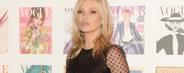 Kate Moss auf dem Red Carpet beim British Vogue 100th Anniversary Gala Dinner Kate Moss auf dem Red Carpet beim British Vogue 100th Anniversary Gala Dinner