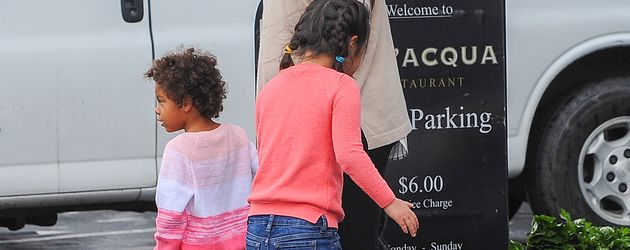 Schauspielerin Katherine Heigl mit ihren Töchtern Naleigh und Adalaide Schauspielerin Katherine Heigl mit ihren Töchtern Naleigh und Adalaide