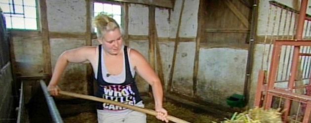 Nackte Frau Im Stall Nackte Frau Im Stall