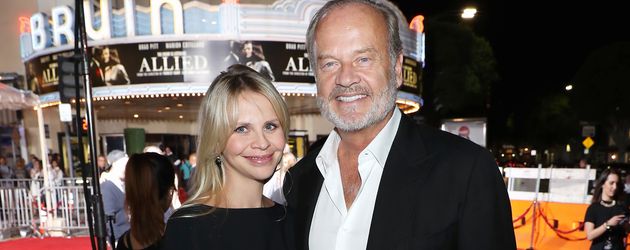 US-Schauspieler Kelsey Grammer mit Ehefrau Kaythe Walsh beim "Allied LA"-Fan-Event in Westwood US-Schauspieler Kelsey Grammer mit Ehefrau Kaythe Walsh beim "Allied LA"-Fan-Event in Westwood