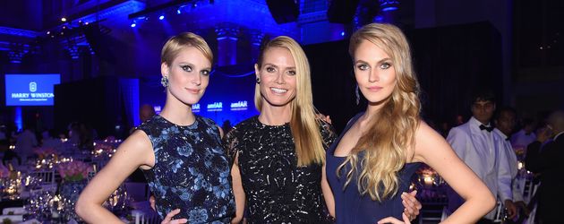 Kim Hnizdo mit Heidi Klum und Elena Carrière bei der amfAR-Gala in New York 2016 Kim Hnizdo mit Heidi Klum und Elena Carrière bei der amfAR-Gala in New York 2016