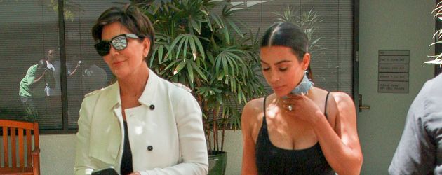 Kris Jenner (l.) und Kim Kardashian Kris Jenner (l.) und Kim Kardashian