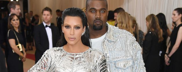 Kim Kardashian und Kanye West bei der Met Gala 2016 Kim Kardashian und Kanye West bei der Met Gala 2016
