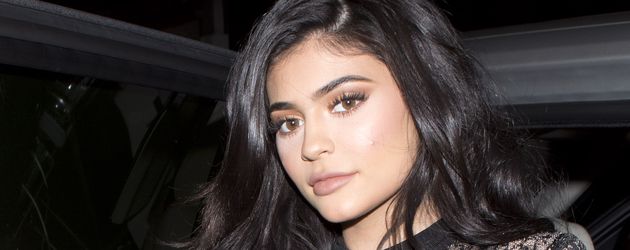 Kylie Jenner in einem Balmain-Jumpsuit Kylie Jenner in einem Balmain-Jumpsuit