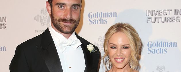 Kylie Minogue und Joshua Sasse Kylie Minogue und Joshua Sasse