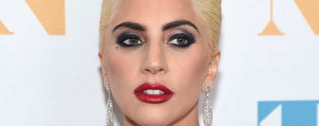 Lady GaGa bei den Feierlichkeiten zu Tony Bennetts 90. Geburtstag Lady GaGa bei den Feierlichkeiten zu Tony Bennetts 90. Geburtstag