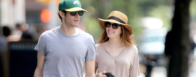 Adam Brody und Leighton Meester im Jahr 2014 Adam Brody und Leighton Meester im Jahr 2014