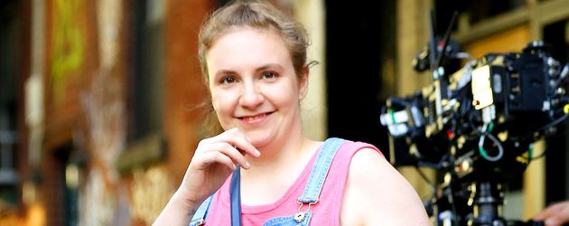 Lena Dunham in ihrer Rolle der schwangeren Hannah am Set von "Girls" Lena Dunham in ihrer Rolle der schwangeren Hannah am Set von "Girls"