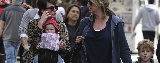 Lena Headey mit ihrer Mutter und ihren Kindern Lena Headey mit ihrer Mutter und ihren Kindern