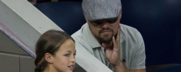 Leonardo DiCaprio mit einem kleinen Mädchen bei den US Open in New York Leonardo DiCaprio mit einem kleinen Mädchen bei den US Open in New York