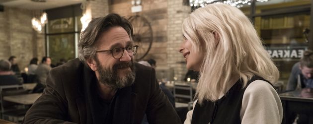 Marc Maron und Emily Ratajkowski bandeln in "Easy" an Marc Maron und Emily Ratajkowski bandeln in "Easy" an