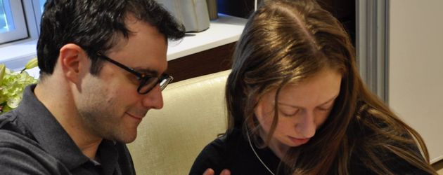 Marc Mezvinsky und Chelsea Clinton mit ihrem Sohn Aidan Marc Mezvinsky und Chelsea Clinton mit ihrem Sohn Aidan