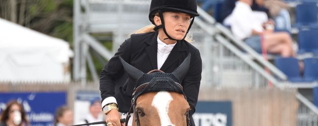 Mary-Kate Olsen bei einem Reitturnier in den Hamptons Mary-Kate Olsen bei einem Reitturnier in den Hamptons