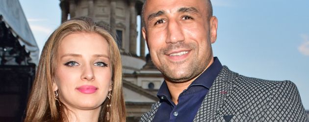 Arthur Abraham und seine Frau Mary im siebten Schwangerschaftsmonat Arthur Abraham und seine Frau Mary im siebten Schwangerschaftsmonat