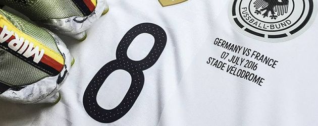 Mesut Özils Trikot für das Halbfinale Mesut Özils Trikot für das Halbfinale