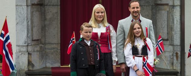 Mette-Marit, Haakon und die Kids Sverre und Ingrid Mette-Marit, Haakon und die Kids Sverre und Ingrid