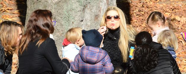 Michelle Hunziker in einem Mailänder Park Michelle Hunziker in einem Mailänder Park