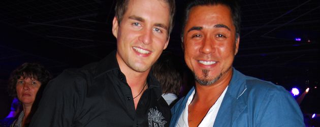 Mike Leon Grosch und Alexander Klaws in Gelsenkirchen, 2009 Mike Leon Grosch und Alexander Klaws in Gelsenkirchen, 2009
