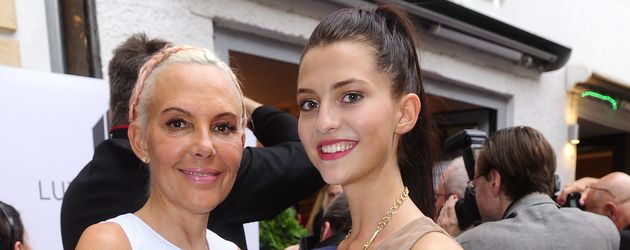 Natascha Ochsenknecht & Ex-GNTM Model Fata Hasanović bei Nataschas Shoperöffnung 2016 in Berlin Natascha Ochsenknecht & Ex-GNTM Model Fata Hasanović bei Nataschas Shoperöffnung 2016 in Berlin