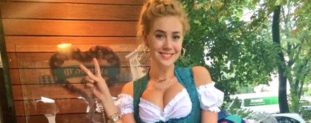 Palina Rojinski im blauen Dirndl Palina Rojinski im blauen Dirndl