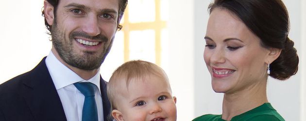 Prinz Carl Philip und Prinzessin Sofia mit Baby Prinz Alexander Prinz Carl Philip und Prinzessin Sofia mit Baby Prinz Alexander