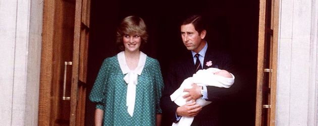 Lady Di und Prinz Charles mit Prinz William kurz nach seiner Geburt 1982 Lady Di und Prinz Charles mit Prinz William kurz nach seiner Geburt 1982