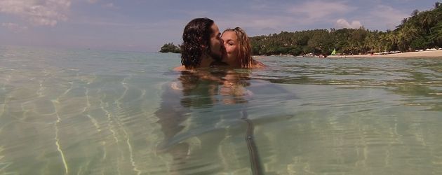 Rebecca Kratz und Julio im Meer Rebecca Kratz und Julio im Meer