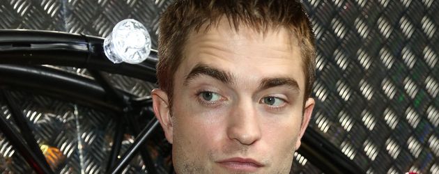 Robert Pattinson auf der Dior Herrenmodenschau F/S 2017 in Paris Robert Pattinson auf der Dior Herrenmodenschau F/S 2017 in Paris