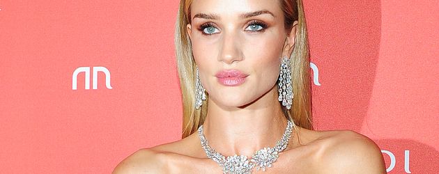 Rosie Huntington-Whiteley auf der Londoner Fashion Week Rosie Huntington-Whiteley auf der Londoner Fashion Week