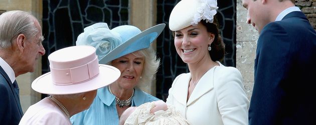 Herzogin Kate, Queen Elizabeth II., Prinz William, Prinz George und Camilla Parker Bowles Herzogin Kate, Queen Elizabeth II., Prinz William, Prinz George und Camilla Parker Bowles